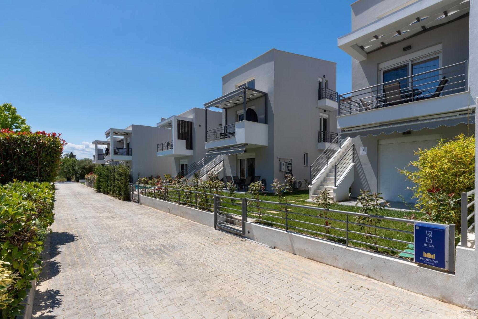 Kleoniki & Irida Residential Complexes Apartment Офринион Екстериор снимка